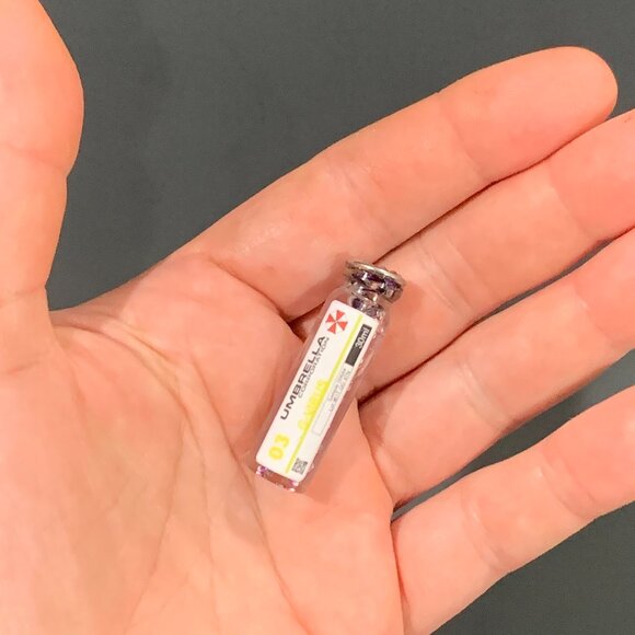 Resident Evil 2 - G-VIRUS Vial - Golgotha Virus - 1.25inches - Picture 4 of 7